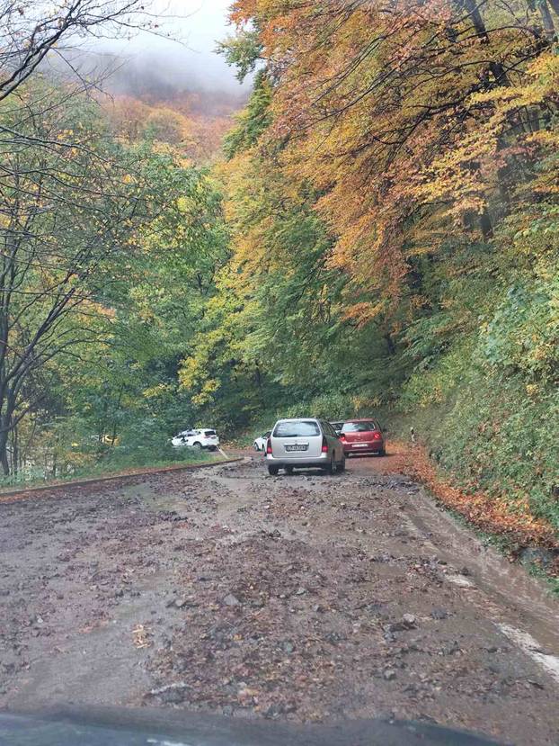FOTO Jako nevrijeme poharalo Senj: 'Vjetar je sve nosio'