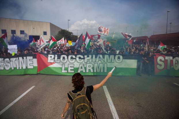 Nationwide "Let's Block Everything" protest in solidarity with Gaza, in Venice