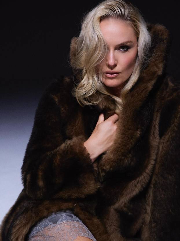 Skijaška Sharon Stone rado pozira bez gaćica i grudnjaka. Sad ide po nemogući pothvat