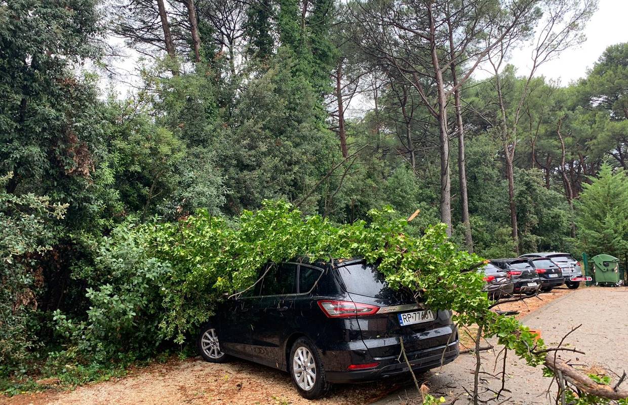 Legao sam na svoj auto da ga spasim od tuče – ipak je novi!