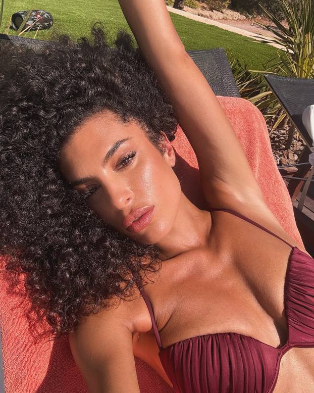 Bujnoj manekenki ne smetaju centimetri talijanske zvijezde