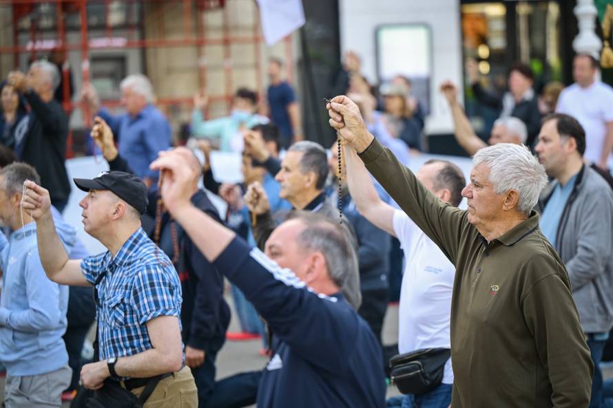 Zagreb: Muška molitva krunice