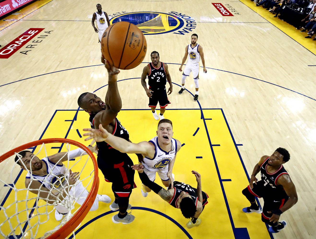 Raptorsi slavili i u Oaklandu, Steph Curry nije mogao sam...