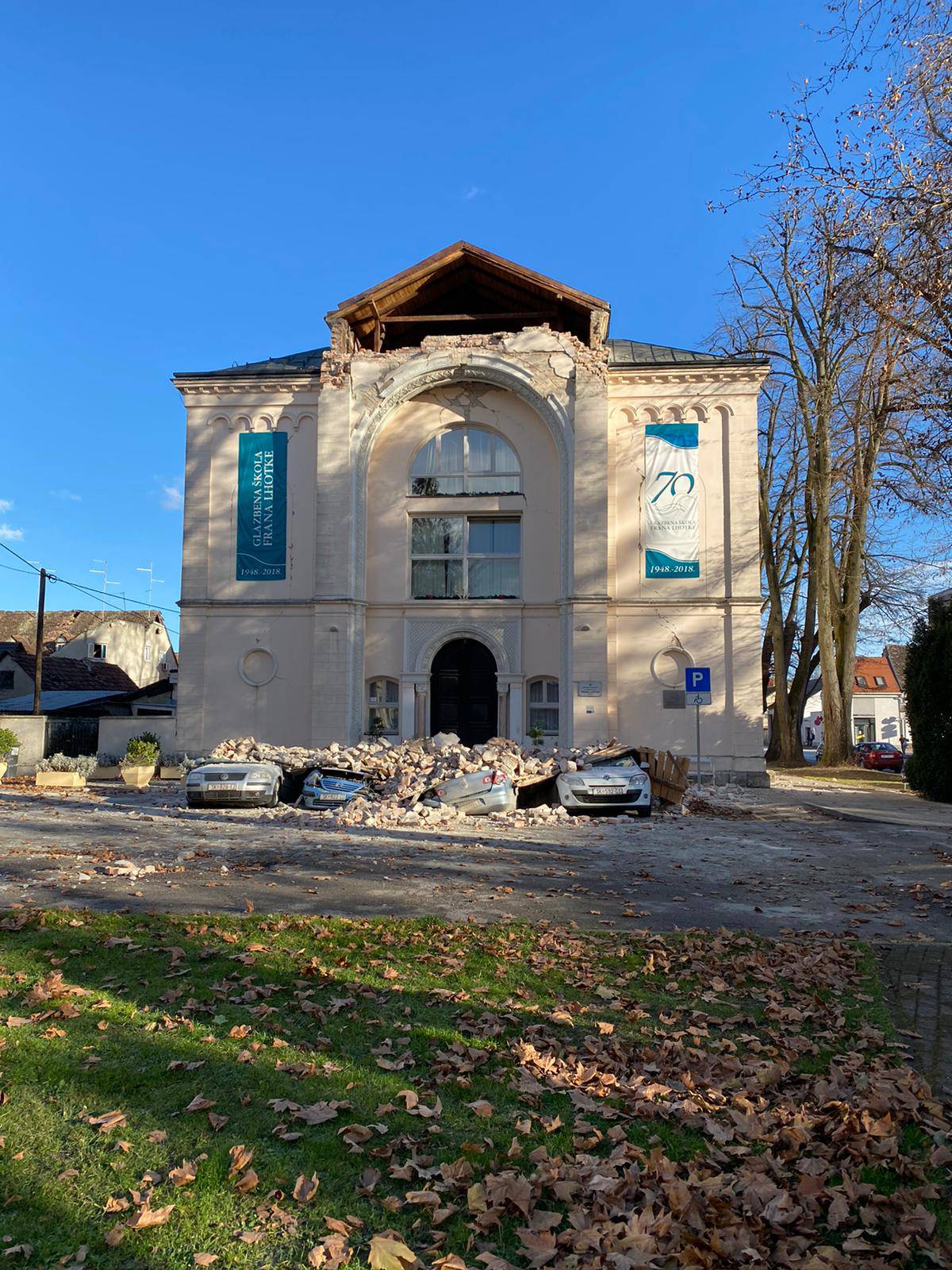 Uživo iz Petrinje: Poginulo je 7 ljudi, grad je u ruševinama...