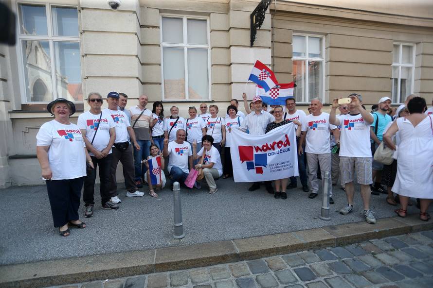 "Narod odlučuje": Skupili smo dovoljno potpisa za referendum