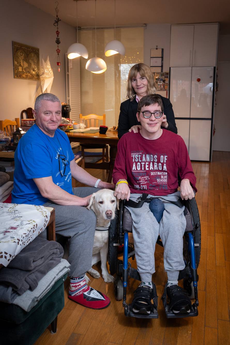 Zagreb: Denis Mihoković želi postati svećenik, ali mu Crkva ne dopušta jer jer u kolicima