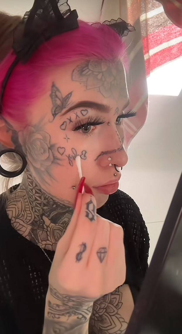 FOTO Ima 21 godinu, a cijela je istetovirana! Evo kako je prije izgledala: 'Roditelji su zgroženi'