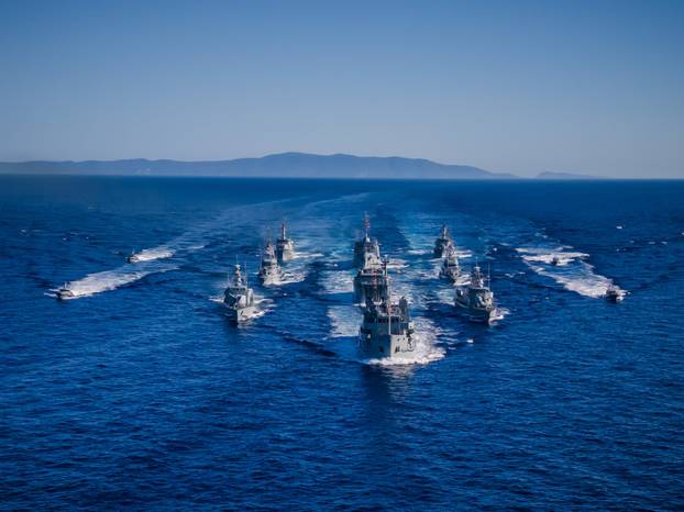 Split: Pogled iz zraka na Hrvatsku ratnu mornaricu koja izvodi vježbu za vojni Mimohod 2025. 