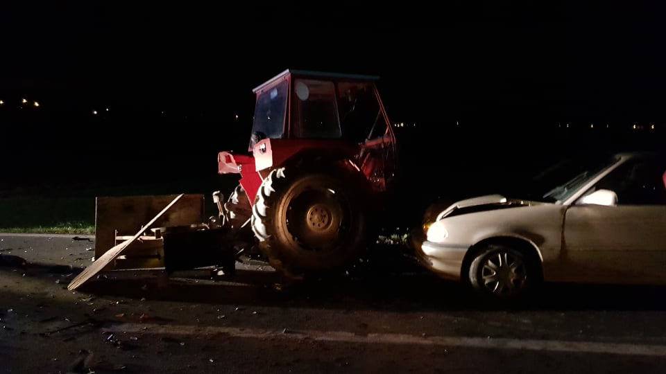 Sudarili se traktor i dva auta: Ozlijeđen je vozač traktora