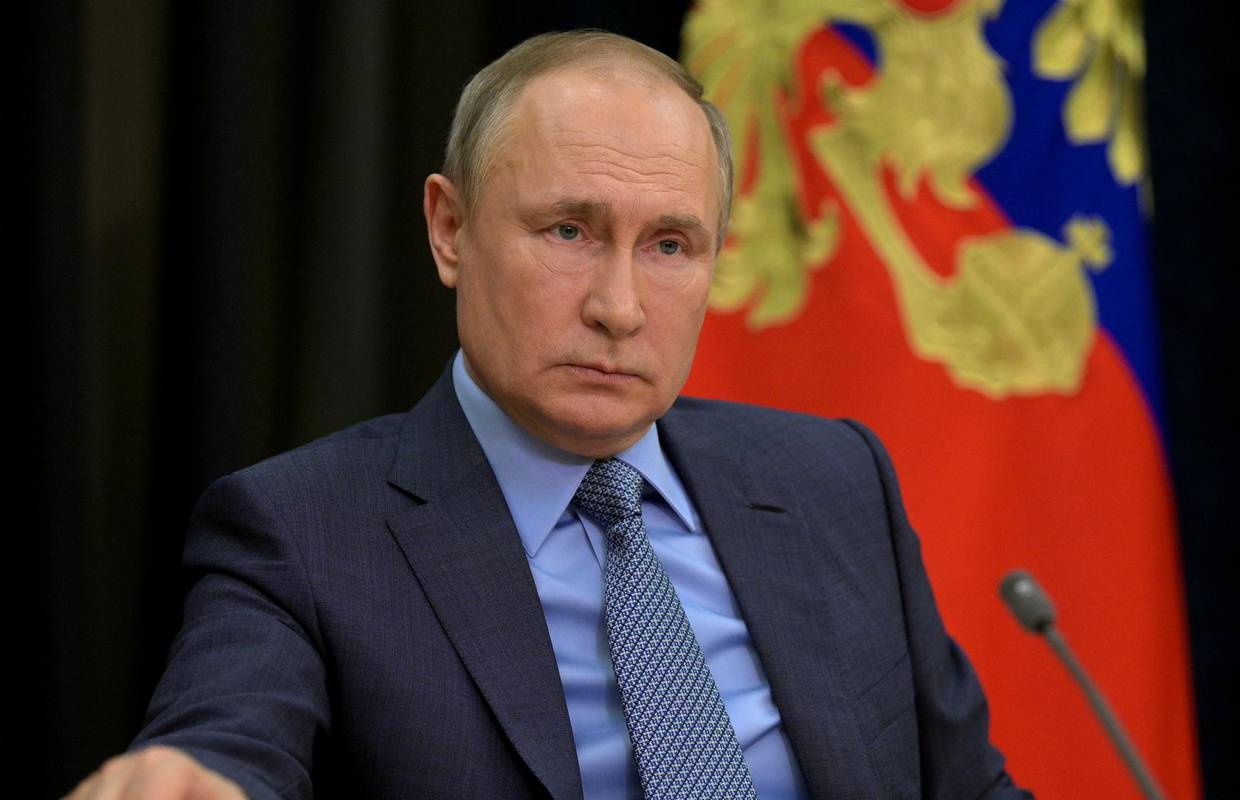 Putin prijeti: 'Svima koji žele nešto naše, razbit ćemo zube'
