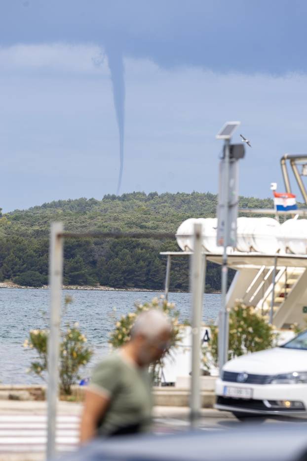 Kod Pule se formirala pijavica