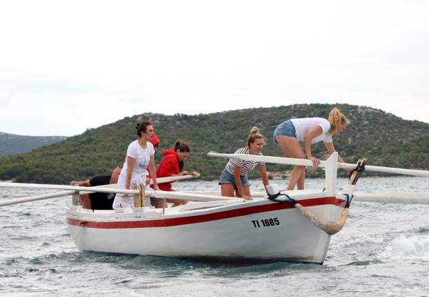 FOTO Ženska regata u Betini oduševila mještane i turiste