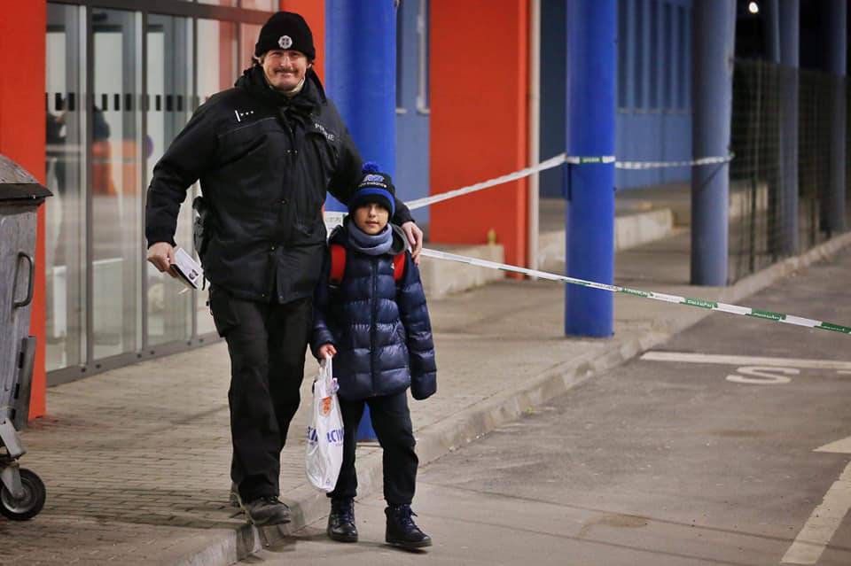 Vrećica u ruci i broj na dlanu: Dječaka iz Ukrajine roditelji su poslali preko granice da se spasi