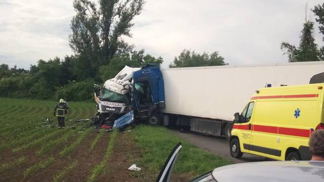 Nesreća u Vukovaru: Sudarili se kamioni, vozači su ozlijeđeni