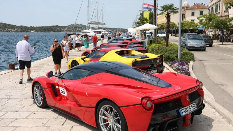 KAKVE PILE! Pogledajte Ferrarije koji su 'okupirali' šibensku rivu