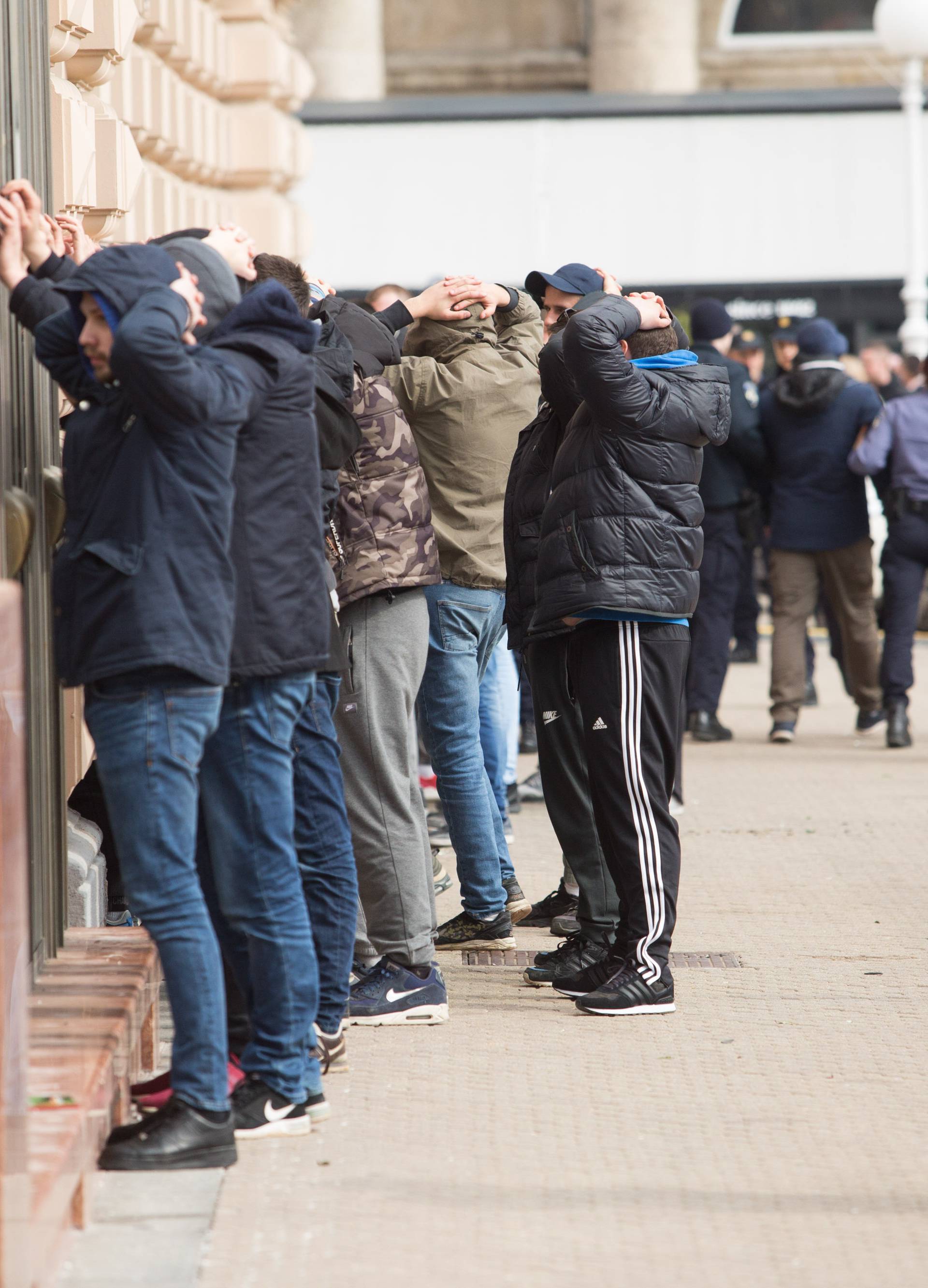 Policija privela veliku skupinu huligana: Razbijali po Zagrebu