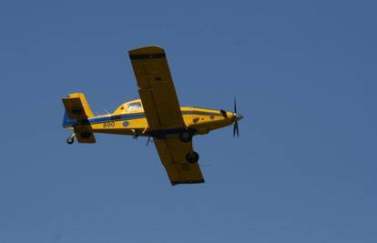 Air tractor zbog kvara na kotaču kružio nad pistom