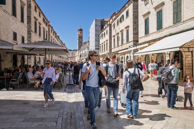 Dubrovnik: Velik broj turista za uskrsne blagdane u gradu