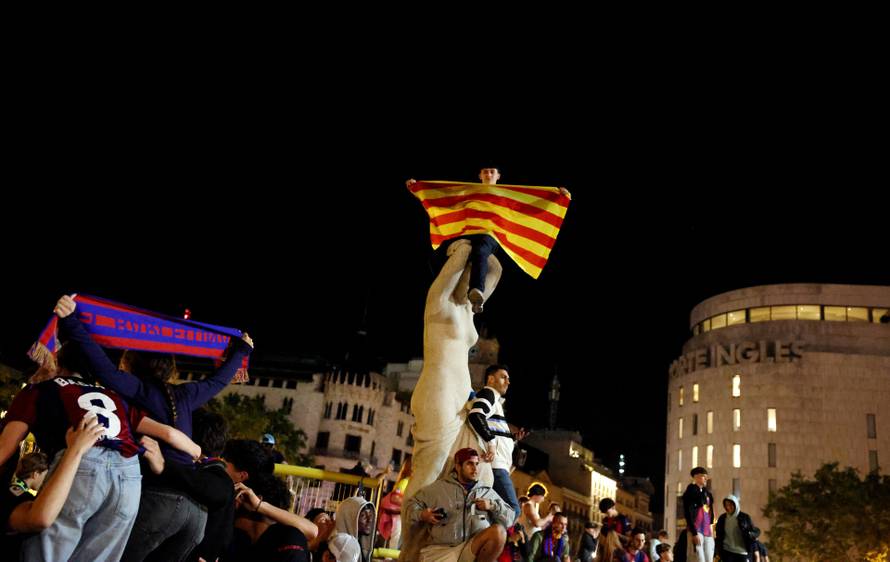 FC Barcelona fans celebrate winning LaLiga
