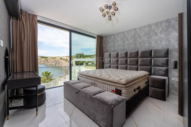 FOTO Pogledajte James Bond vilu u Ražancu! Prodaje se, a oglas je teško prepričati...