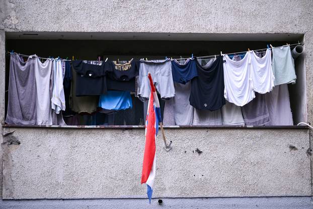 Knin: Hrvatske zastave vijore se gradom