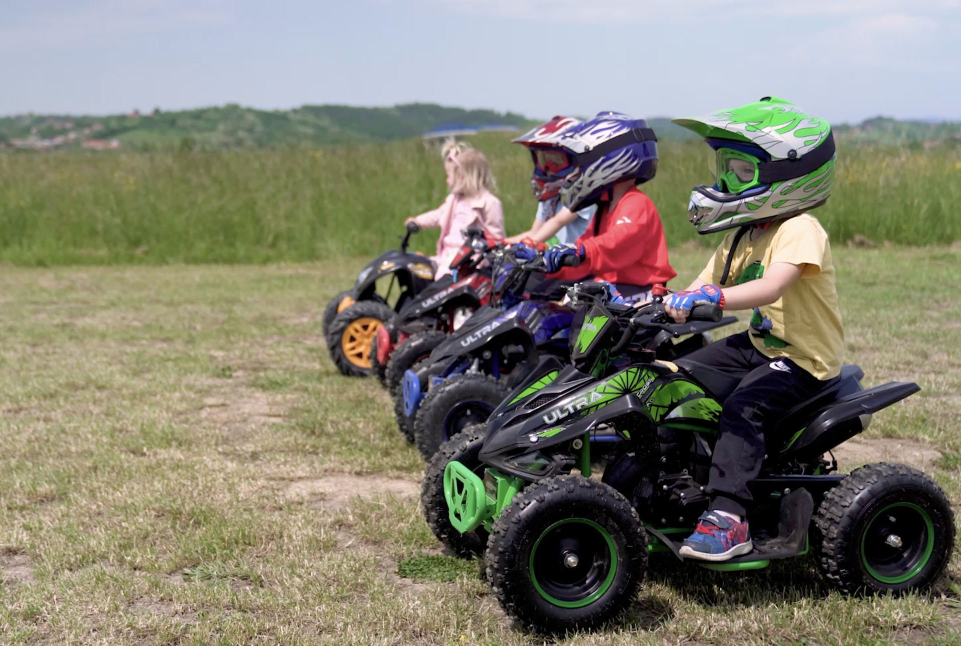 S četiri godine voze pravi quad: 'Više ne pitaju za čokoladu, samo jesmo li im kupili benzin'