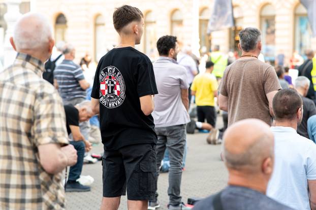 Zagreb: Javna okupljanja „Molitva krunice“ i „Ustani za slobodu“ istovremeno na Trgu