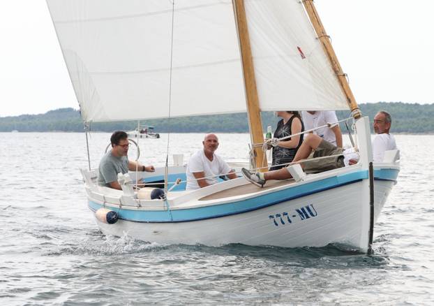 FOTO Čuvari stoljetne tradicije: Drveni brodovi utrkivali se na 'Regati za dušu i tilo' u Betini
