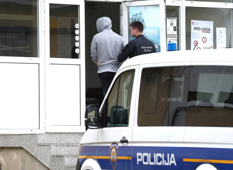 Šibenik: Privođenje osumnjičenih za napad sa smrtnom posljedicom