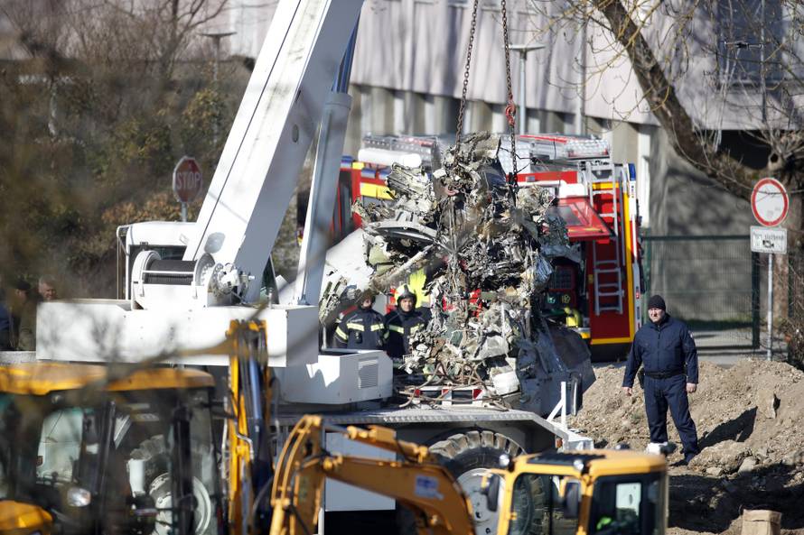 Zagreb: Dio letjelice konačno izvučen