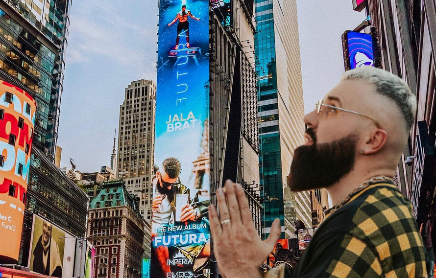 Jala Brat osvanuo na Times Squareu: 'Ne prestajte sanjati'