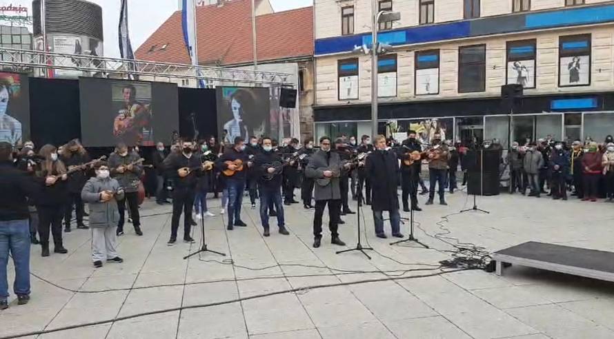 VIDEO Slavonija se uz tambure i suze oprostila od Kiće Slabinca