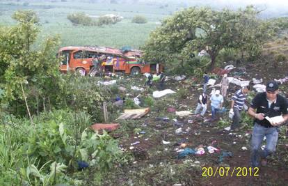 Meksiko: Najmanje 26 mrtvih u izlijetanju autobusa u provaliju