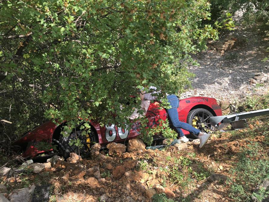 Sudar od par milijuna kuna: Čeh je skršio Ferrari kod Karlobaga