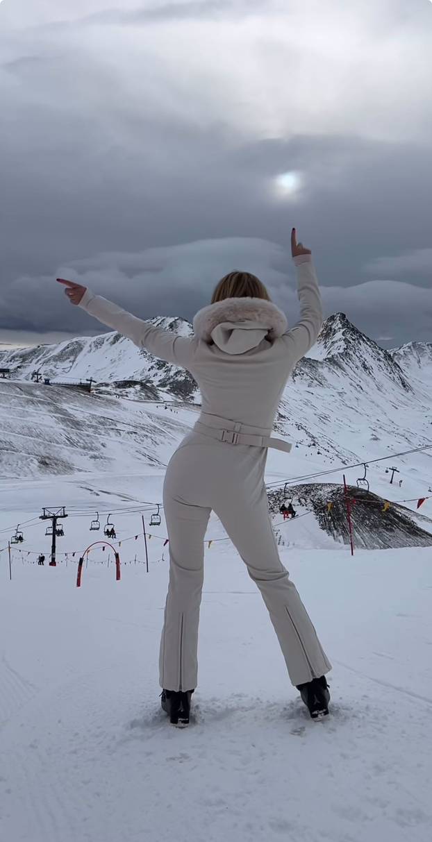 FOTO Tange i bikinije zamijenile su skijama! Koje inačice slavnih žena su bolje - ljetne ili zimske?