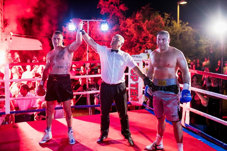 Borilački spektakl za Cikatića: Uz ring u Kaštelima 2000 ljudi