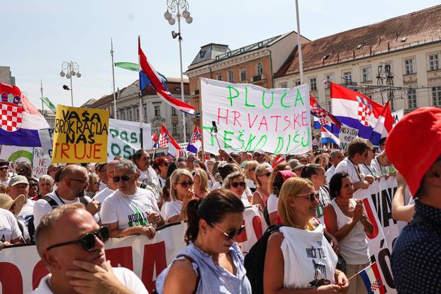 Glavni trg u Zagrebu prepun prosvjednika zbog opasnog otpada u Lici