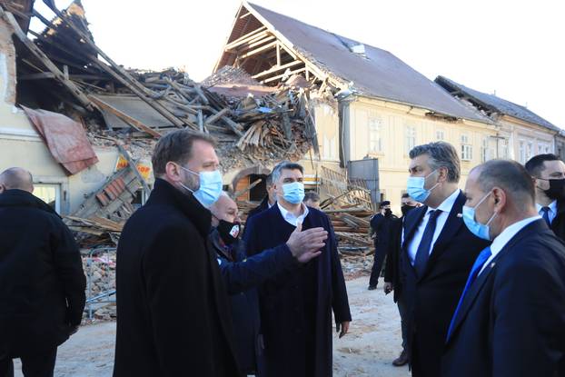 Državni vrh posjetio u potresu razorenu Petrinju