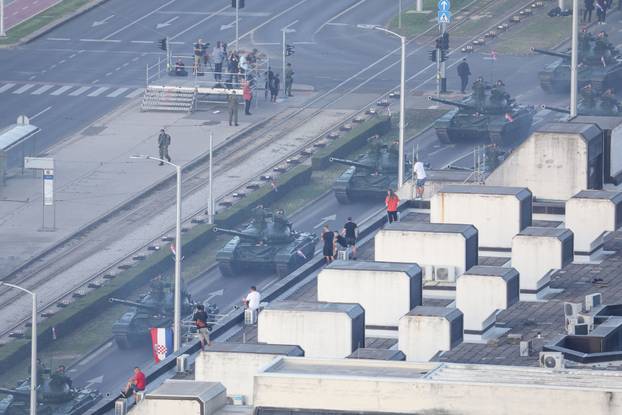 Zagreb: Pogled s visine na svečani vojni mimohod u povodu 30 godina VRO Oluja