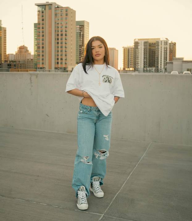 FOTO Atraktivna borkinja UFC-a i Playboyeva zečica snimile su kako se hrvaju. Fanovi u ekstazi