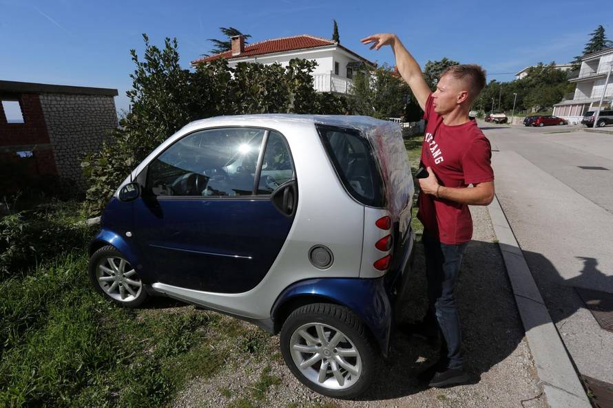 Vozač pauka se ispričao: 'Auto mi nije baš ispao, zaljuljao se!'
