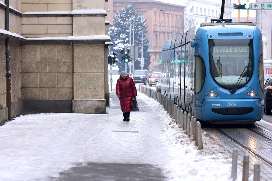 Zagreb: Na dva mjesta u Frankopanskoj opasan led
