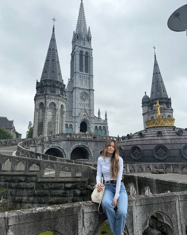 FOTO Lijepa supruga 'vatrenog' bez šminke uskočila u bikini