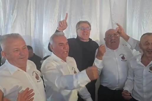 Bjegunac Mamić pjeva: 'Hajduk živi vječno, Bog i nitko više!'