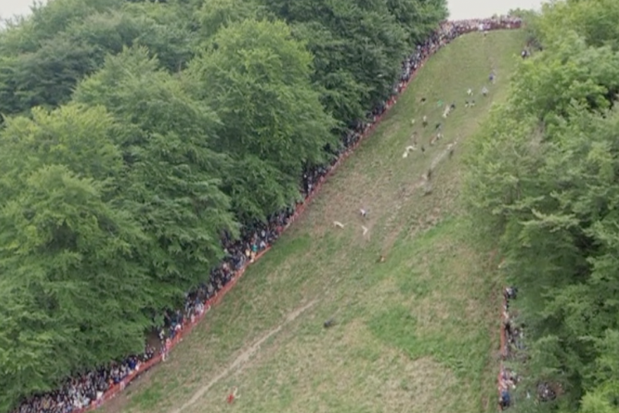 Najopasnija utrka na svijetu: S kolutom sira, kapljicom alkohola i slomljenim kostima