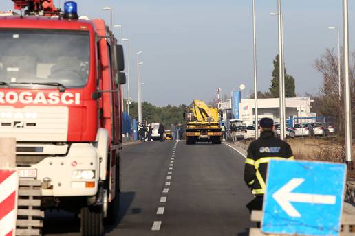 U teškoj nesreći kod Omišlja na Krku poginuo vozač automobila