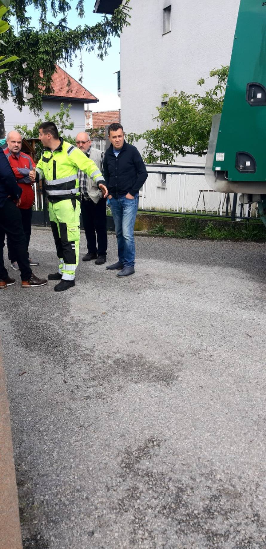 Djelatnika Čistoće je prignječio kamion za odvoz, susjedi ga spasili: 'Vikao je da će umrijeti'