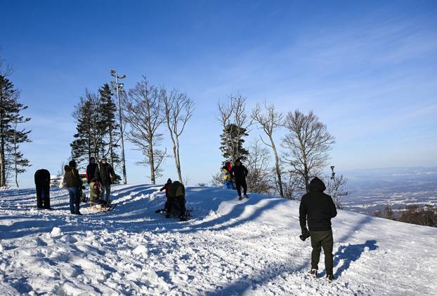 Sunčano novogodišnje jutro na Sljemenu