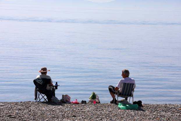 Rijeka: Mnogobrojni Rije?ani na plaži Kantrida