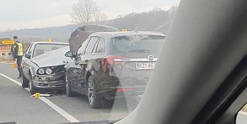 Sudar dva automobila, vozači ozlijeđeni: 'Čuo se jak tresak'